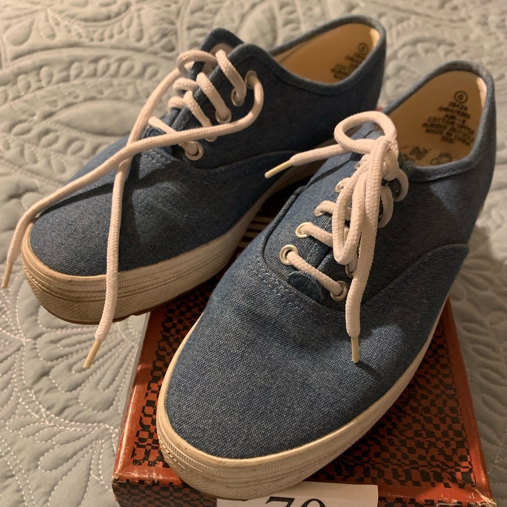 Like New Chic Blue Jean canvas tie up tennis shoes.